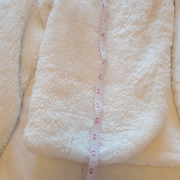 Disney White Black Sherpa Shrug Jacket Mickey Mouse  Patch Adult  Size XS - Picture 9 of 12